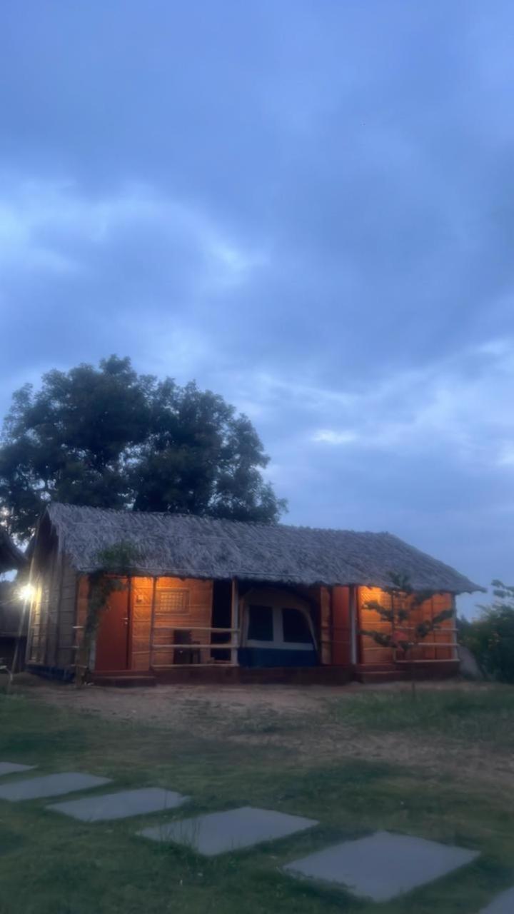 Banana Tree Home Stay Hampi Bagian luar foto