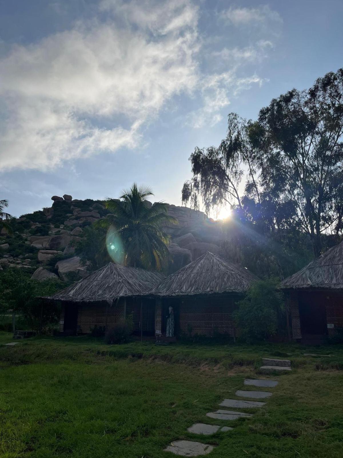 Banana Tree Home Stay Hampi Bagian luar foto